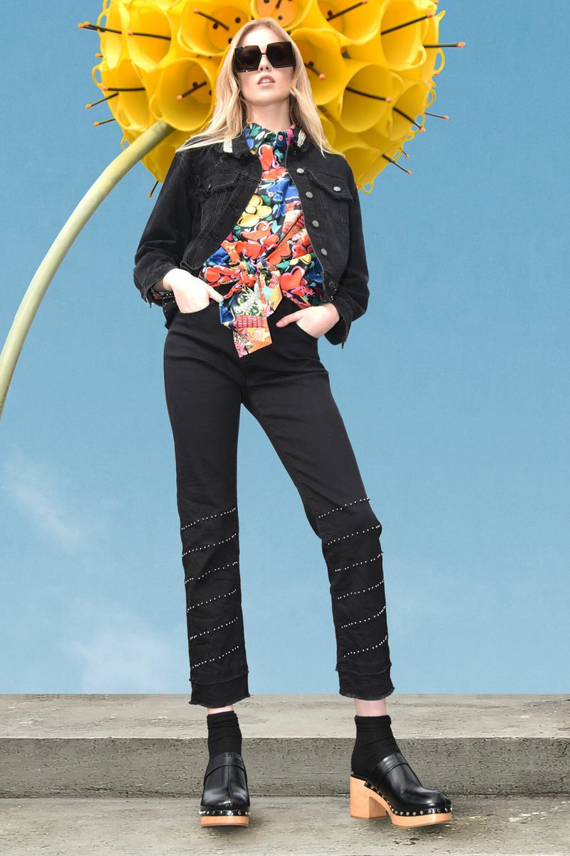 									DAKOTA DAYS JACKET
								, 			WALKING STRIPE JEAN
			