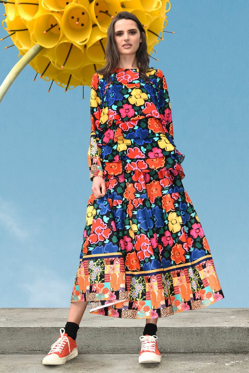 									LET'S FLOUNCE TOP
								, 			LONG HEART SKIRT
			