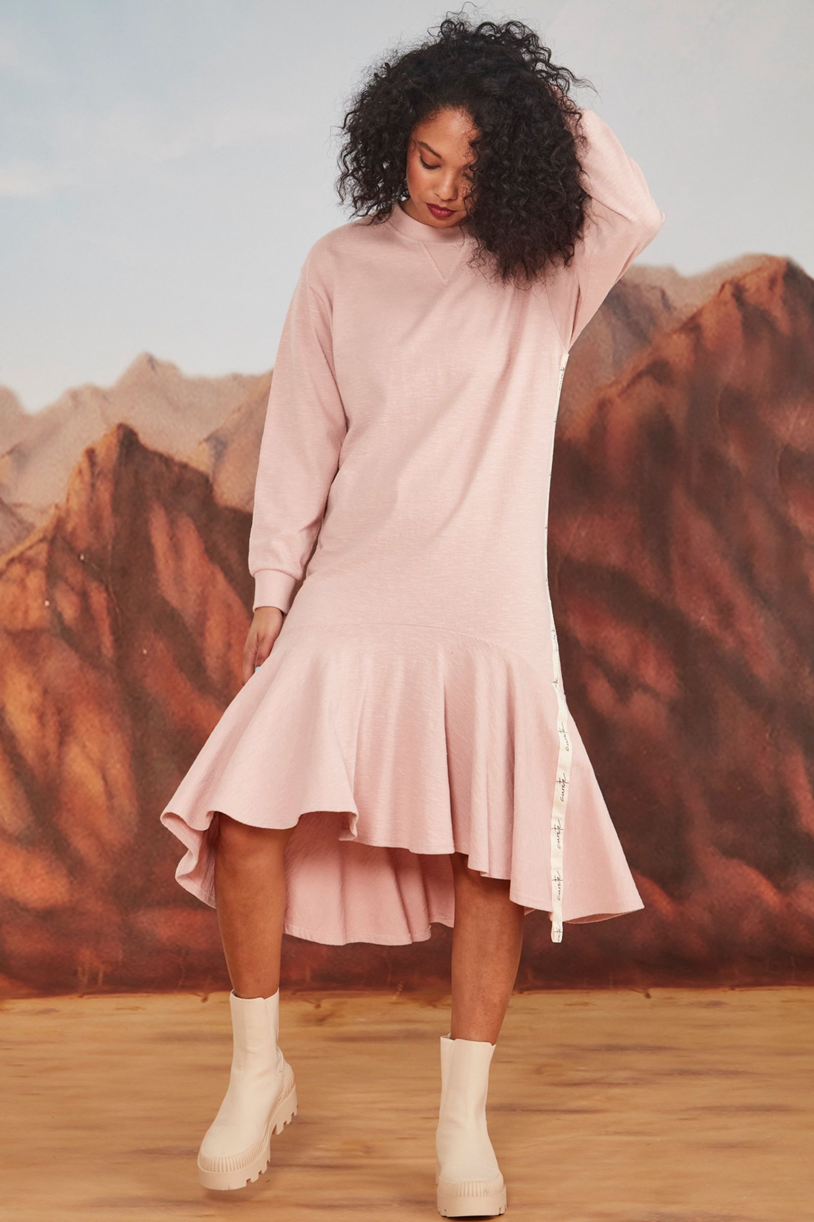									OPPOSITES RELAXED DRESS
			