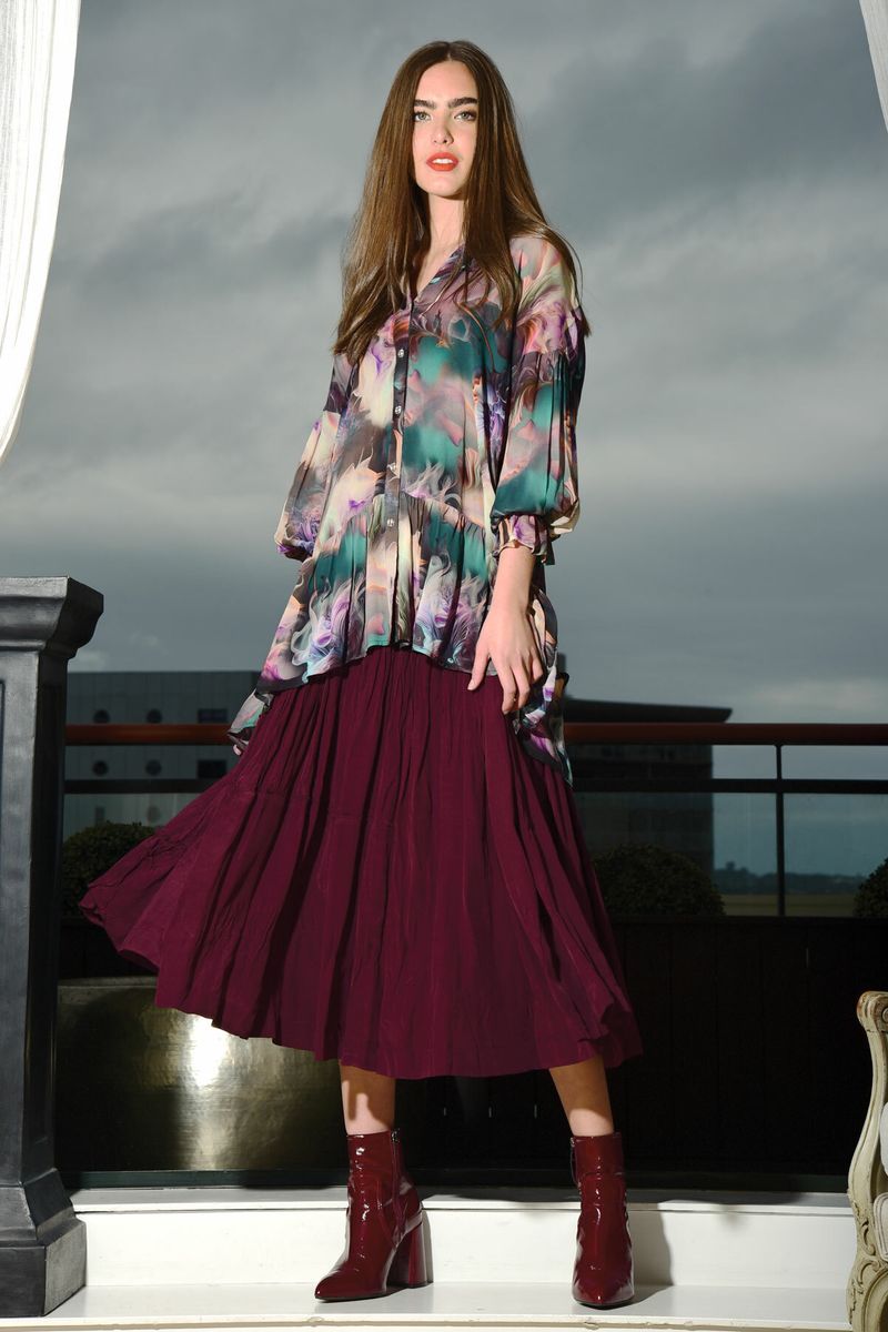 									SOFT FOCUS TOP
								, 			LITTLE SKIRT TOLD ME SKIRT
			