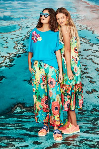 									ALL IN SUN DRESS
								, 			FLOWER POWER TOP
								, 			HALF CUT PANTS
			