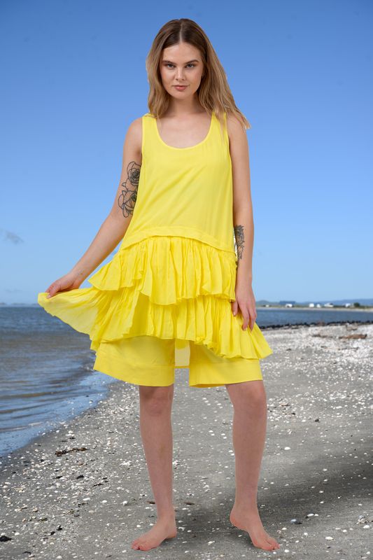 									ESSENTIAL EDIT TOP
								, 			SHORT CUT SHORT
			