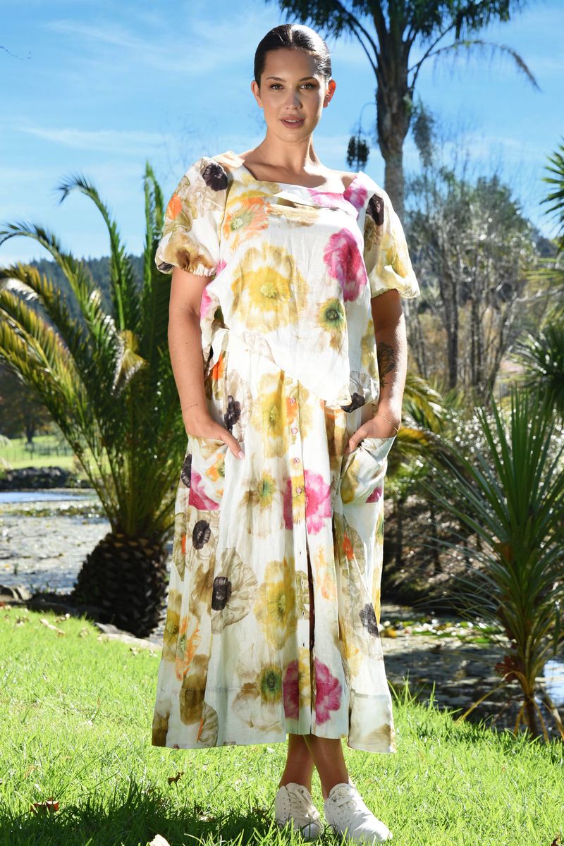 									CUTE AS A BUTTON SKIRT
			