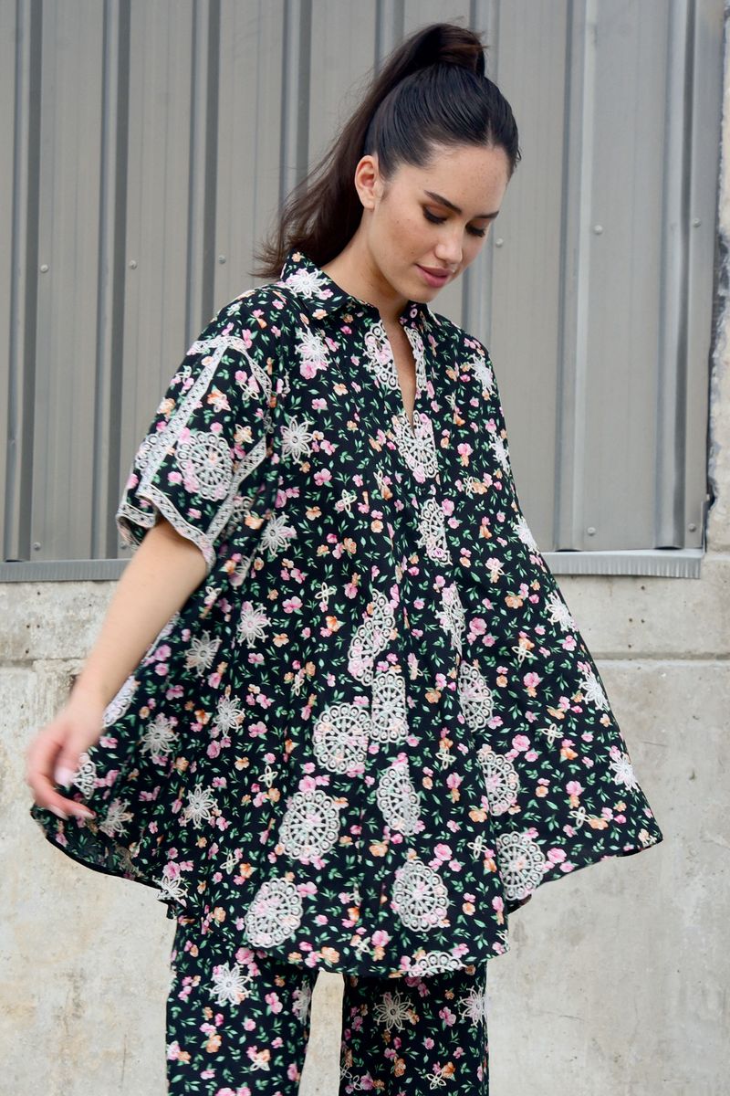 									COLLAR BACK GIRL SHIRT
			