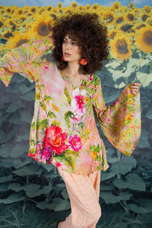 									KISS BELL TOP
								, 			PULL UP PARTY PANT
			