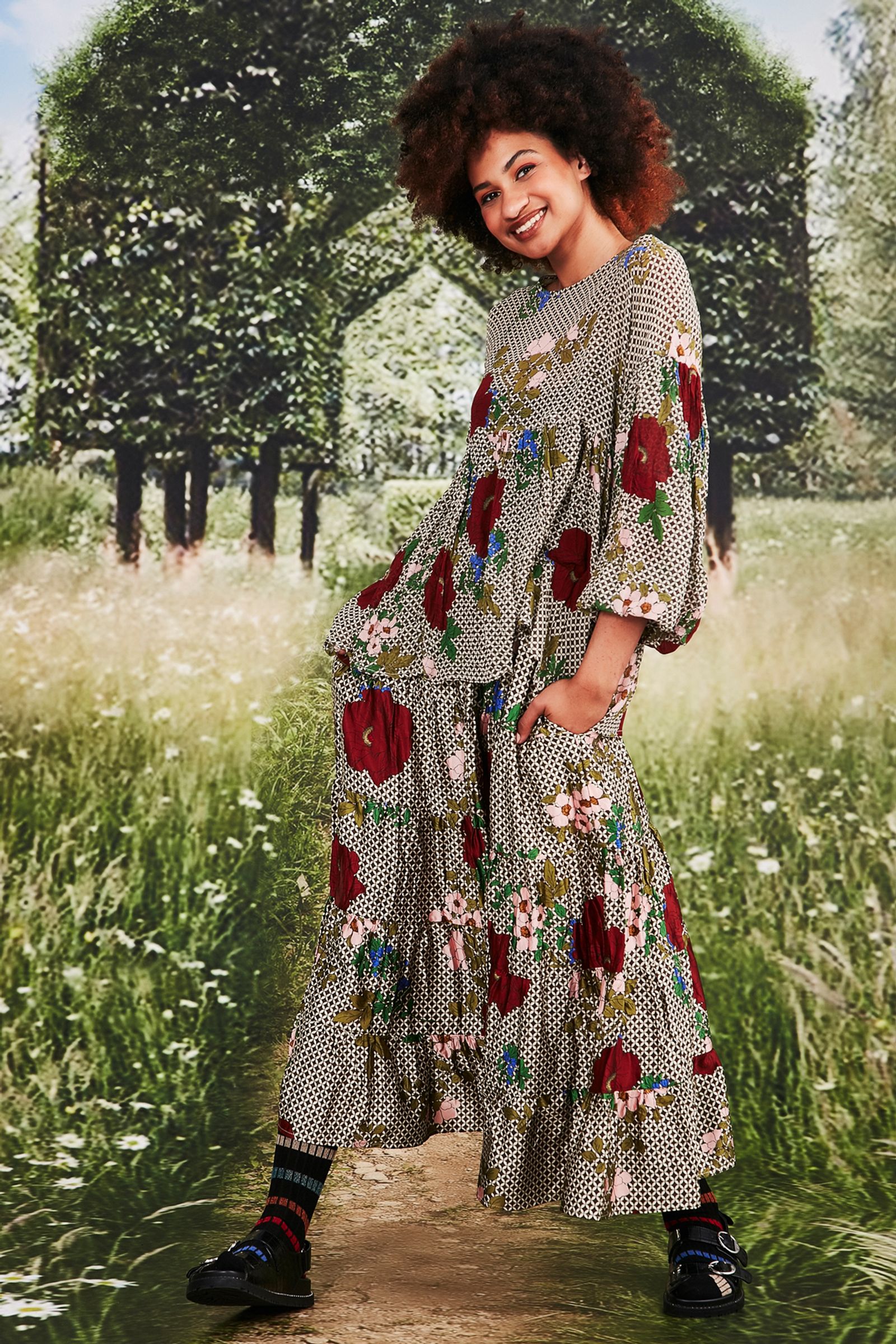 									ON MY SIDE TOP
								, 			THE LAST LAYER SKIRT
			