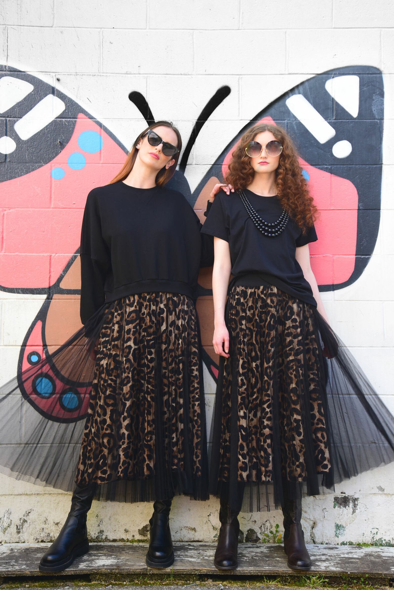 									LAIDBACK LUXE DRESS
								, 			ABOUT A PEARL T-SHIRT
								, 			COUGAR CENTRAL SKIRT
			