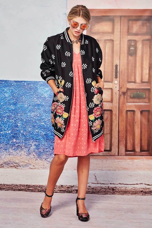 									GOLD FASHIONED SUNGLASSES
								, 			POP STAR JACKET
								, 			LET IT SLIP DRESS
			
