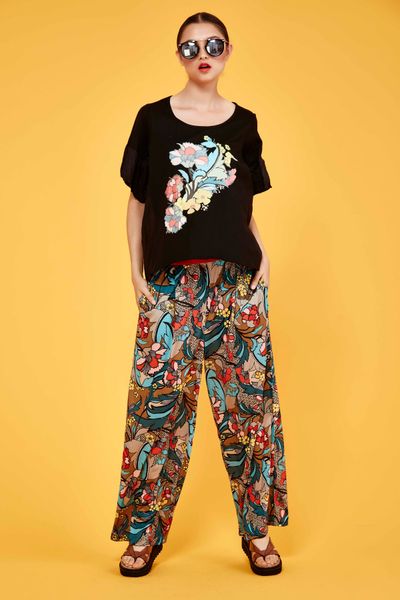 									TAKE A PRINT TOP
								, 			DROP IT LIKES IT'S HOT PANTS
			