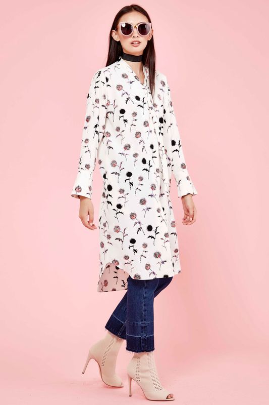 									EYE CANDY SUNGLASSES
								, 			BUTTON IT SHIRT
								, 			FLOWER POWER JEAN
			