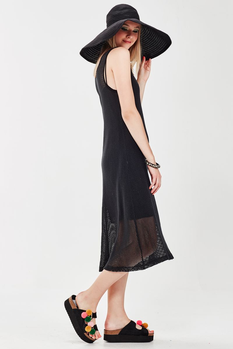 									MESH BECOMES HER DRESS
			