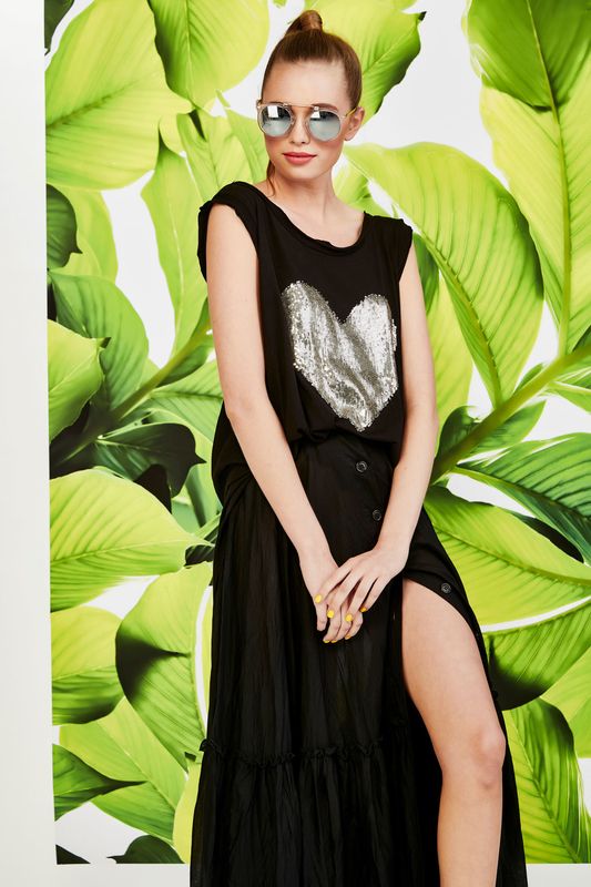 									PASS THE BAR SUNGLASSES
								, 			HEART ATTACK TOP
								, 			LONG HEART SKIRT
			