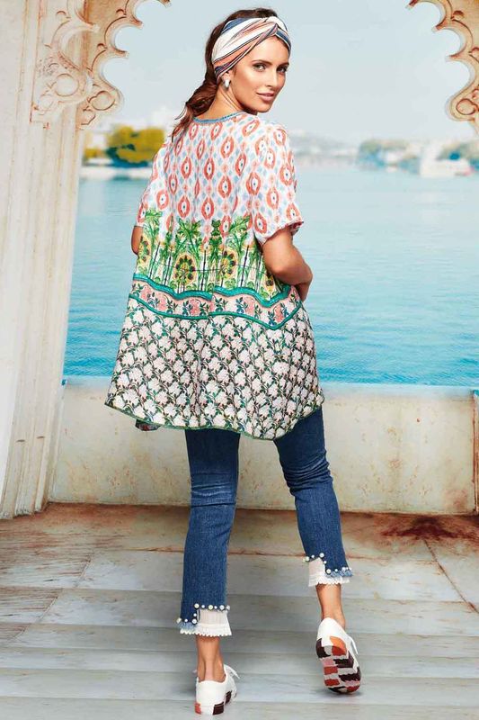 									EASY DOES IT TOP
								, 			PIN UP PEARL JEANS
								, 			THAT'S A WRAP SCARF
			