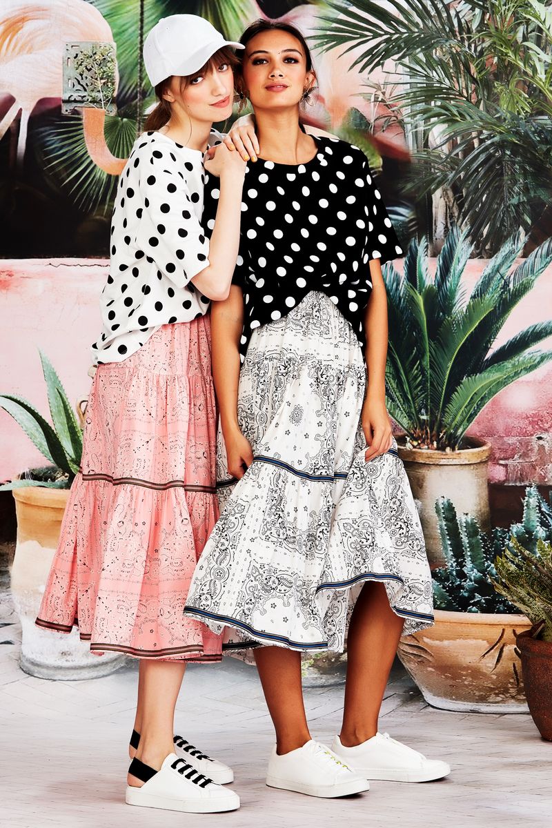 									HOT SUMMER T-SHIRT
								, 			PAISLEY VISION SKIRT
			