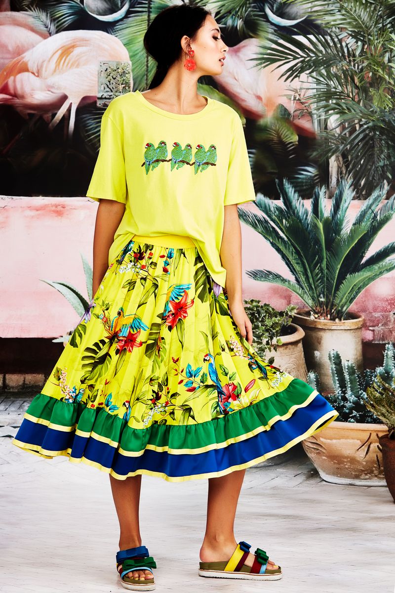 									HOT SUMMER T-SHIRT
								, 			IN HOT PLEAT SKIRT
			