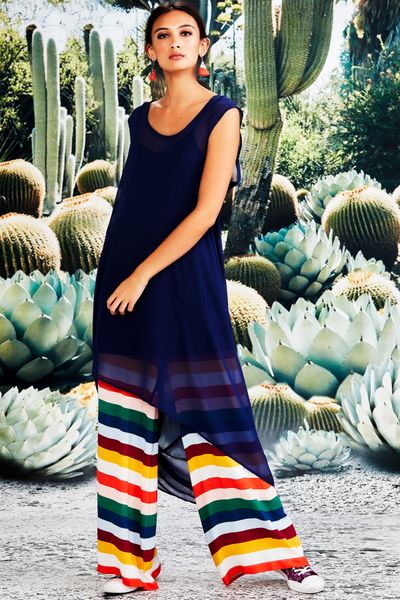 									LOVE LYNE TOP
								, 			FULL CUT PANTS
			