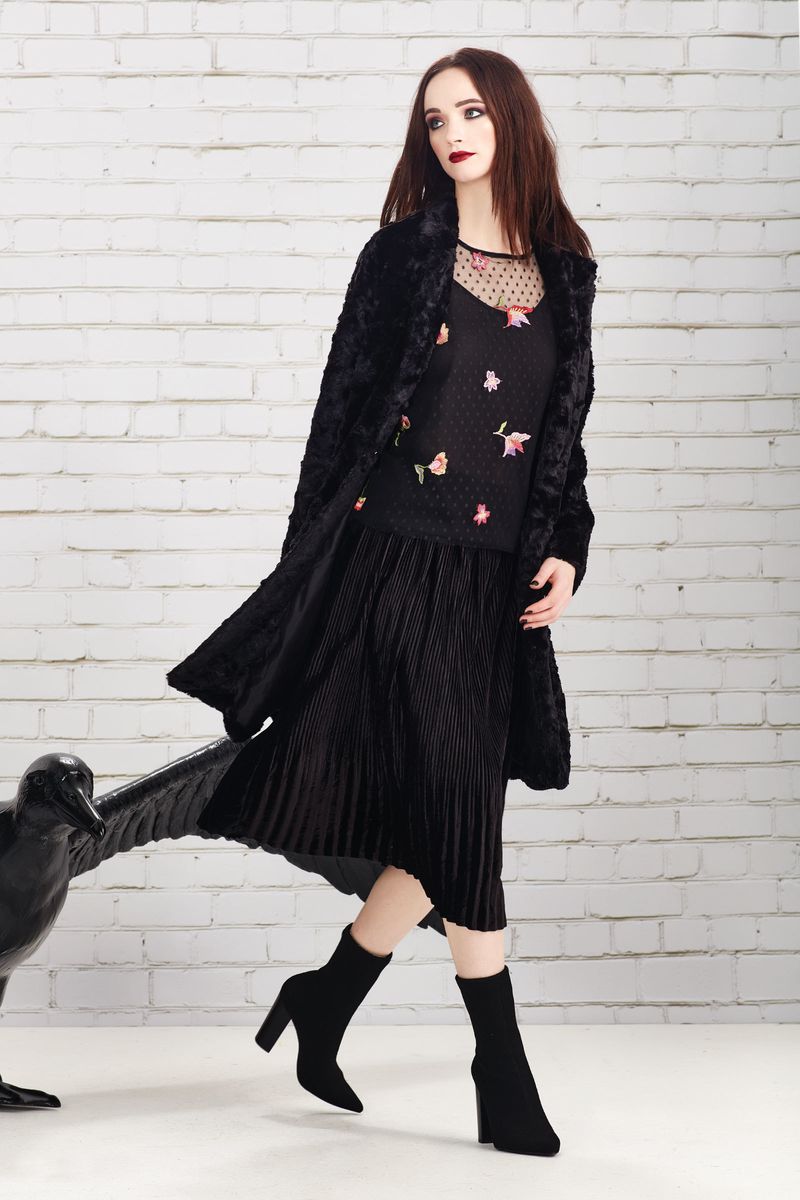 									DON'T FURRY BABY COAT
								, 			MESH AROUND TOP
								, 			IN THE LONG SKIRT
			