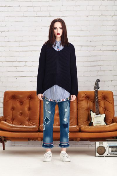 									LAUGH LINES TOP
								, 			WHICH STITCH TOP
								, 			ONE STEP AHEAD JEANS
			