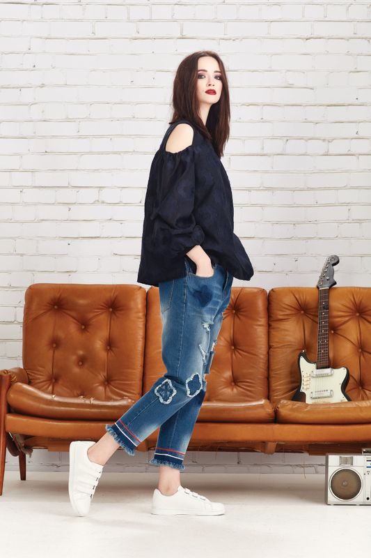 									ALL TUCKED UP TOP
								, 			ONE STEP AHEAD JEANS
			