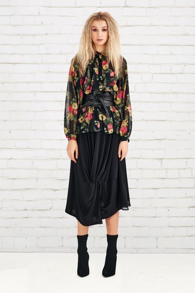 									MY MIND'S TIE TOP
								, 			TIE THE KNOT SKIRT
			