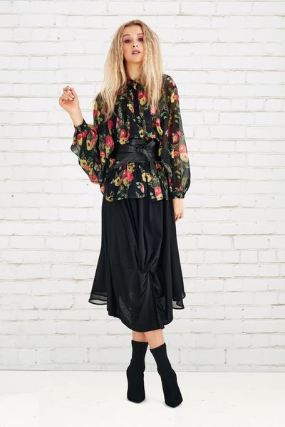 									MY MIND'S TIE TOP
								, 			TIE THE KNOT SKIRT
			