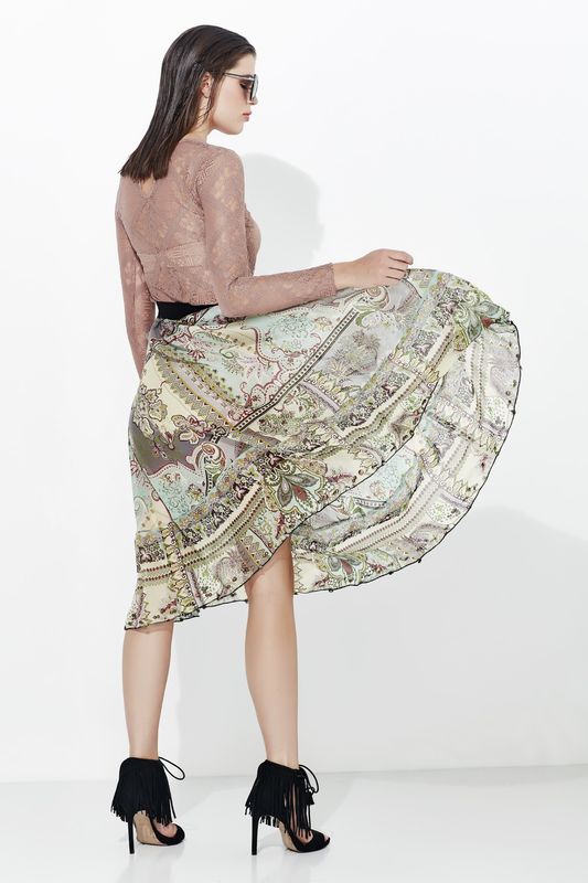 									WE FOUND RUFFLE TOP
								, 			CHASING SKIRT
			