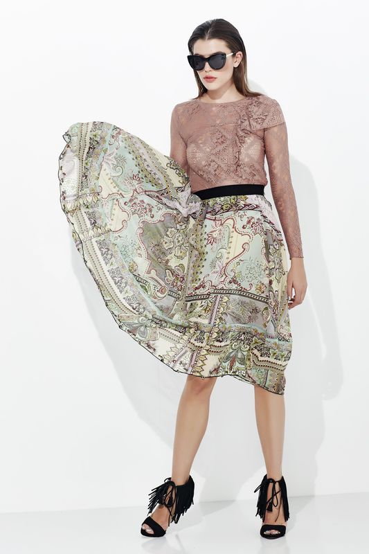 									CROSS THE LINE SUNGLASSES
								, 			WE FOUND RUFFLE TOP
								, 			CHASING SKIRT
			