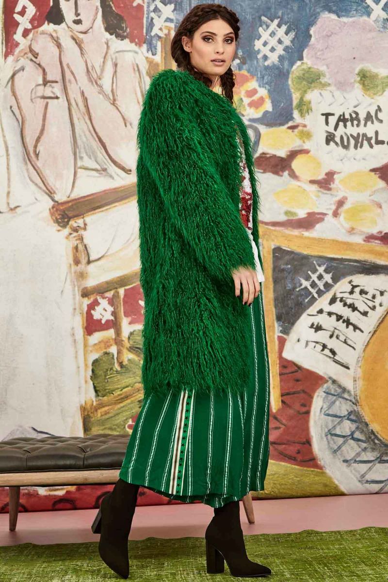 									THE PENNY TOPS T-SHIRT
								, 			TO FUR WITH LOVE COAT
								, 			RUN DIRECTION PANT
			