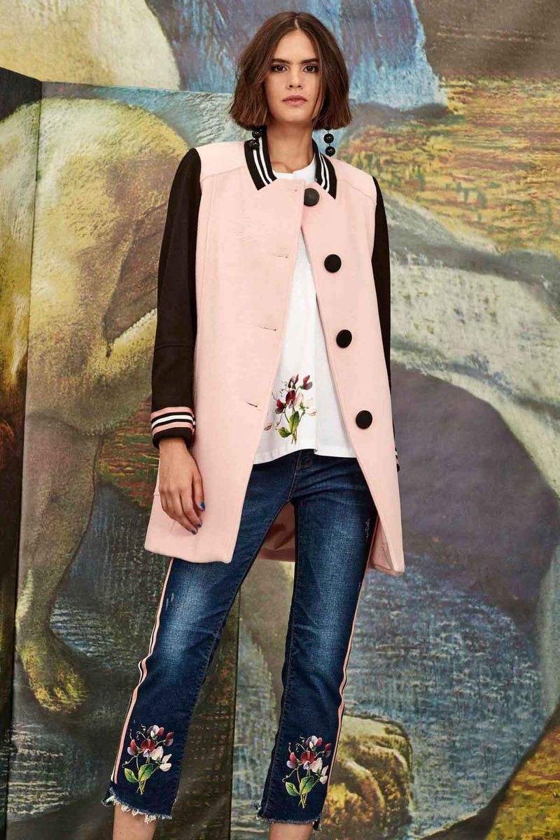 									RAY OF SUNSHINE T-SHIRT
								, 			KICK OF TIME JEANS
								, 			ALL COAT IS GONE COAT
			