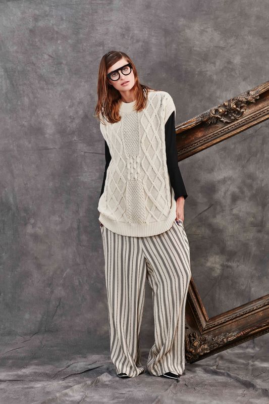 									INVEST STITCHER TOP
								, 			DROP IT LIKE IT'S HOT PANTS
			