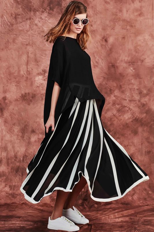 									SLIM SHADY SUNGLASSES
								, 			HILO KITTY TOP
								, 			SWINGAPORE SLING SKIRT
			