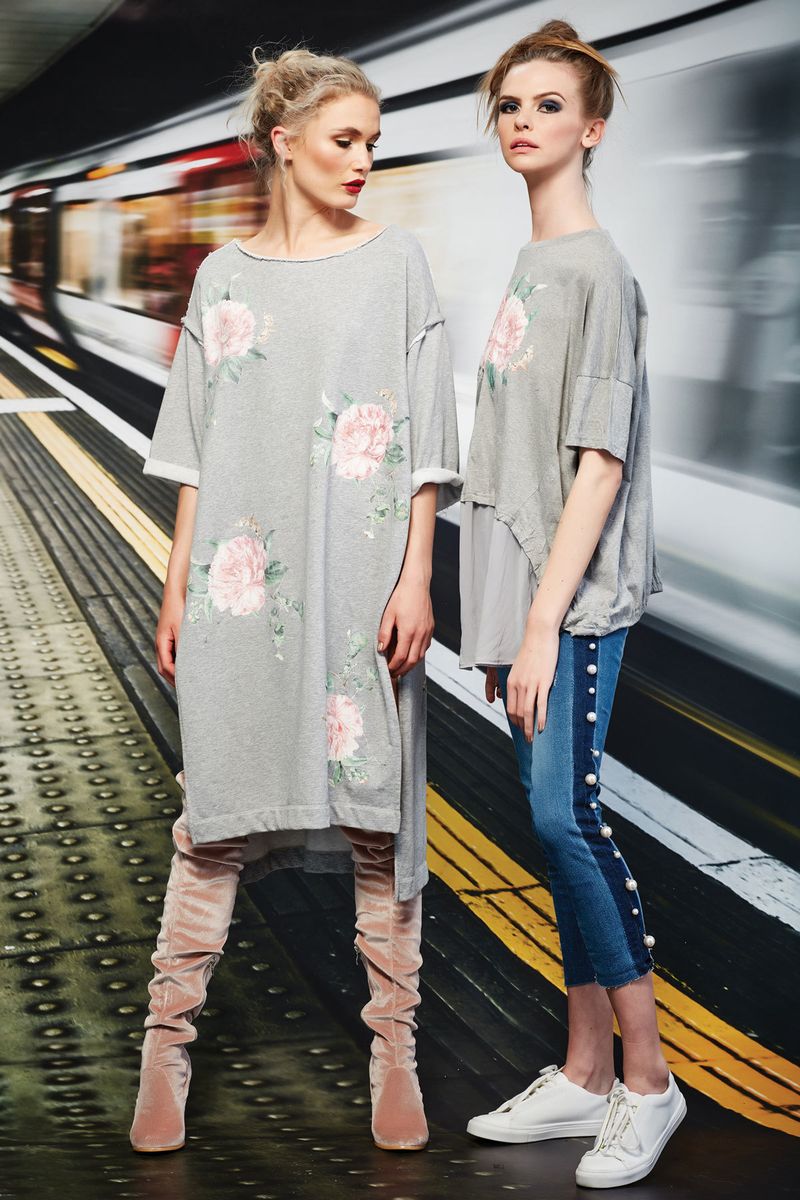 									SQUARE IT DRESS
								, 			IVE LEAGUE TOP
								, 			MISS PEARL JEAN
			