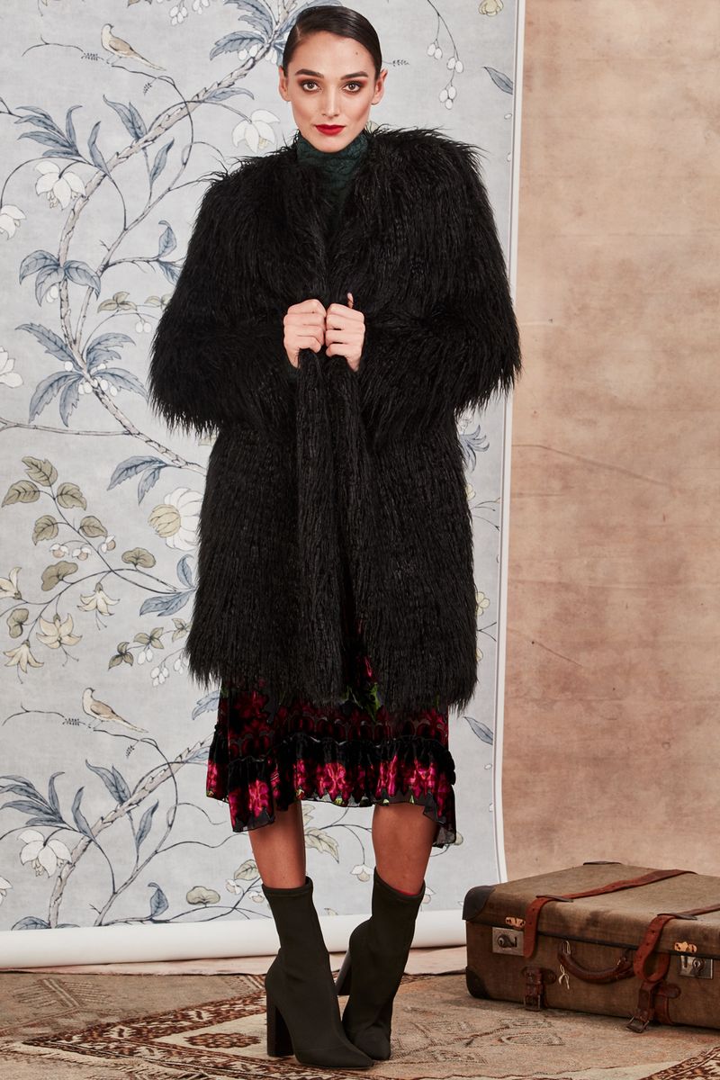 									HOLD MY SHAG COAT
								, 			VEE'S ALL THAT DRESS
			