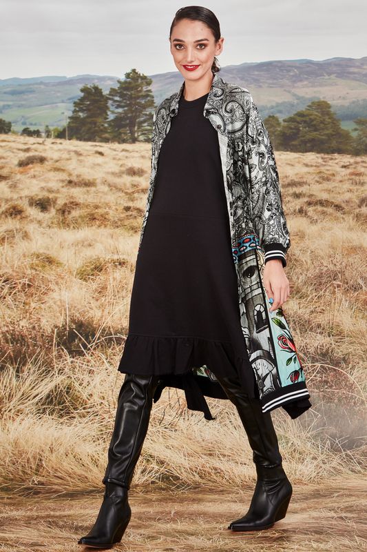 									HARD TO SWEATER DRESS
								, 			I NEED A PARKER SHIRT
								, 			STICK TO PLEATHER PANT
			