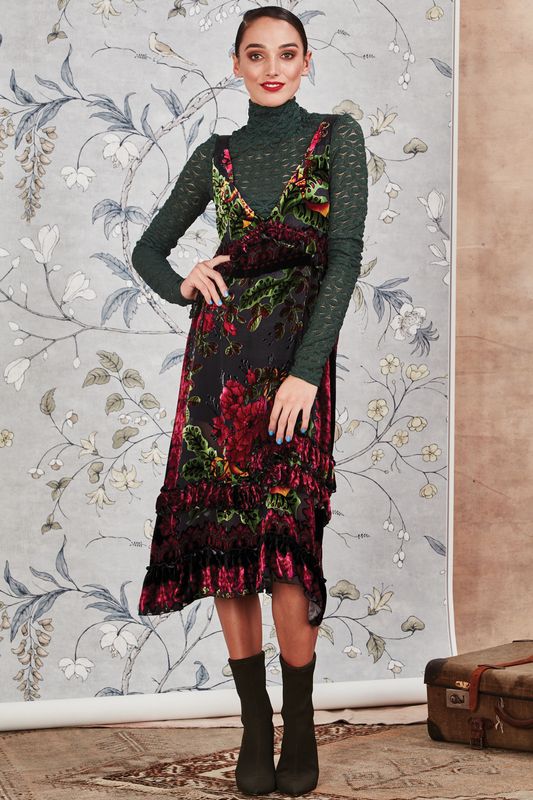 									SKIVVY LEAGUE TOP
								, 			VEE'S ALL THAT DRESS
			