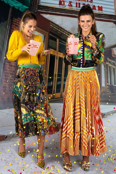 									ZIP HOP TOP
								, 			LOVE SKIRTS SKIRT
								, 			MILLION COLLAR BABY BLOUSE
								, 			THE PLEAT IS ON SKIRT
			