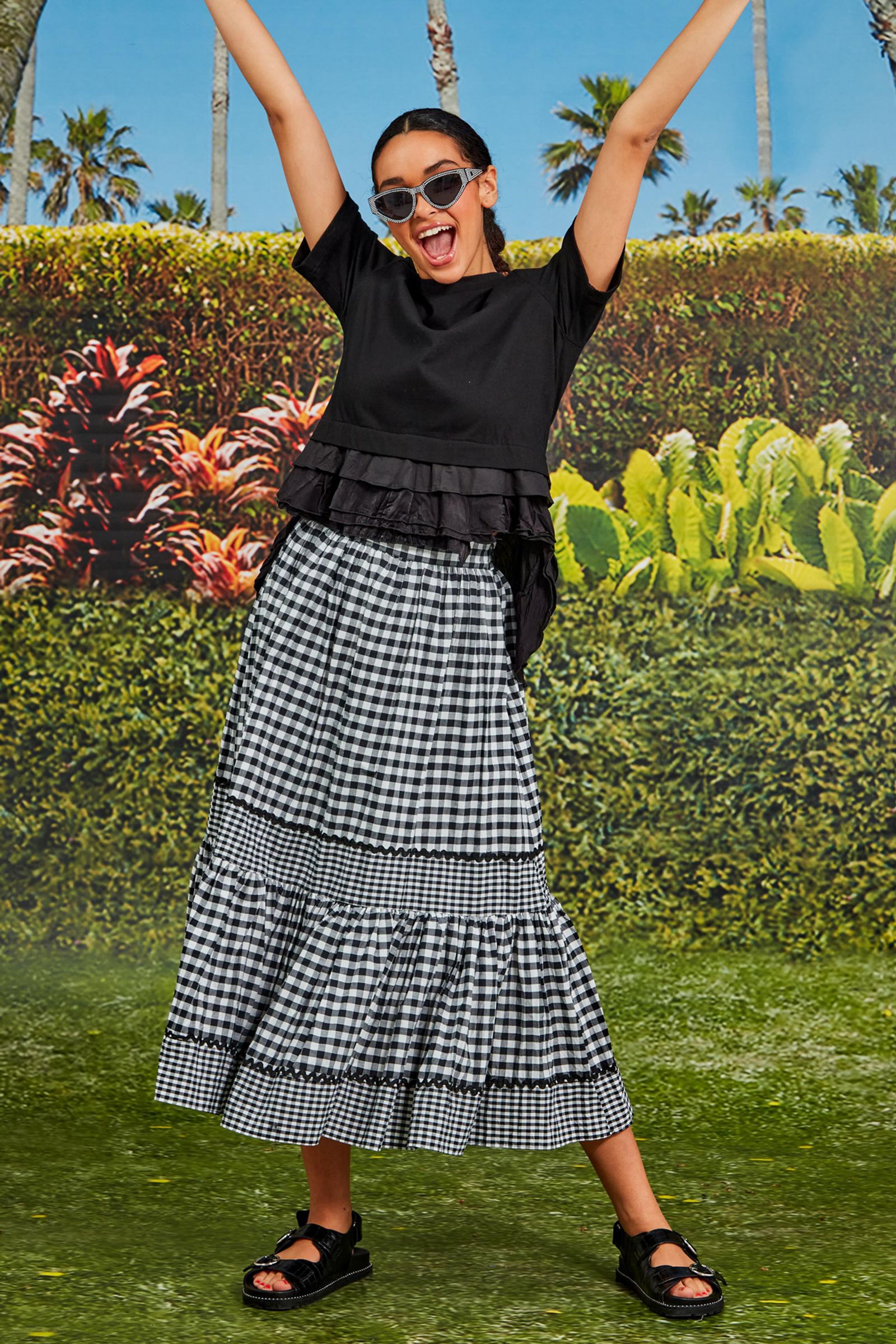 									NOW AND HEM TOP
								, 			FAIR AND SQUARE SKIRT
			