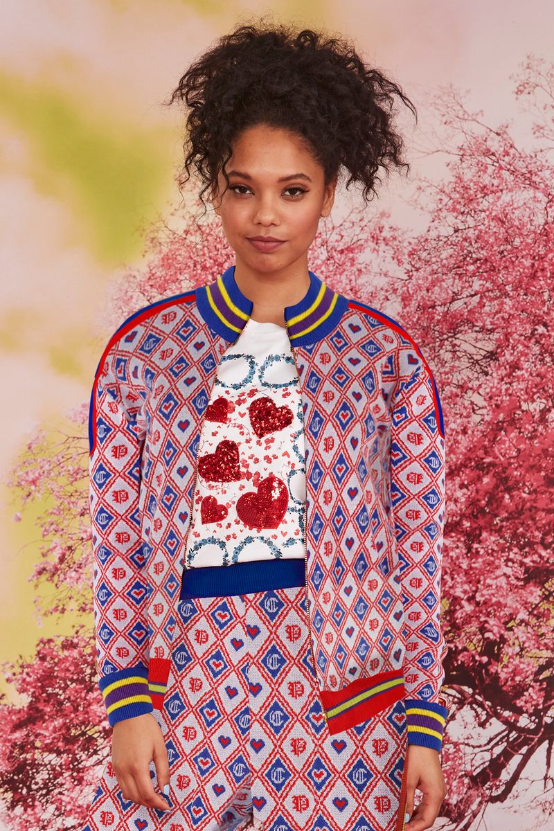 									ZIP TO BE SQUARE SWEATER
			