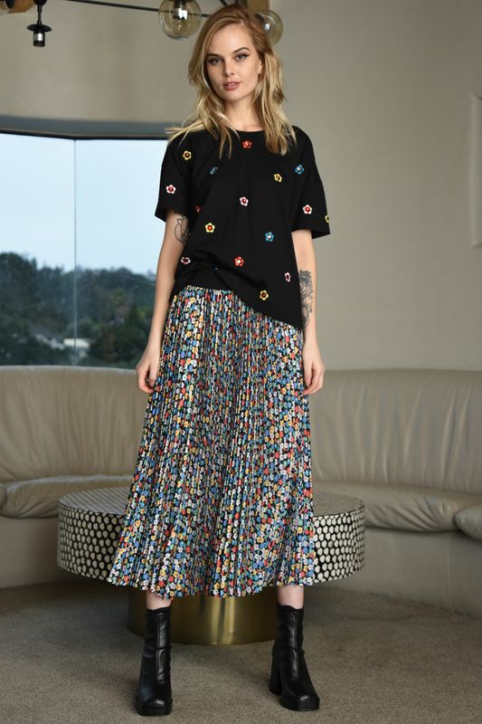 									MEET 'N' PLEAT SKIRT
								, 			YOU'RE A GEM T-SHIRT
			