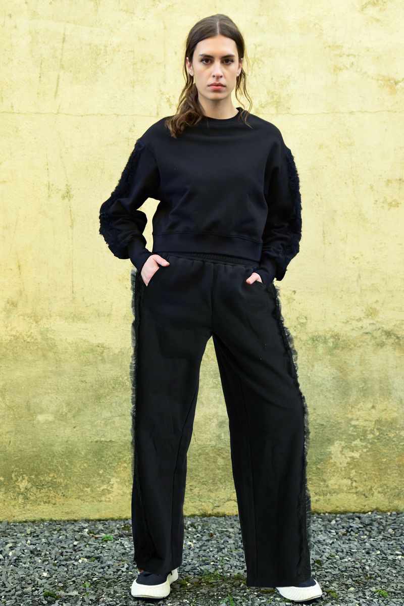 									RUFFLE GAME SWEATSHIRT
								, 			TRACK YOU DOWN TRACKPANT
			