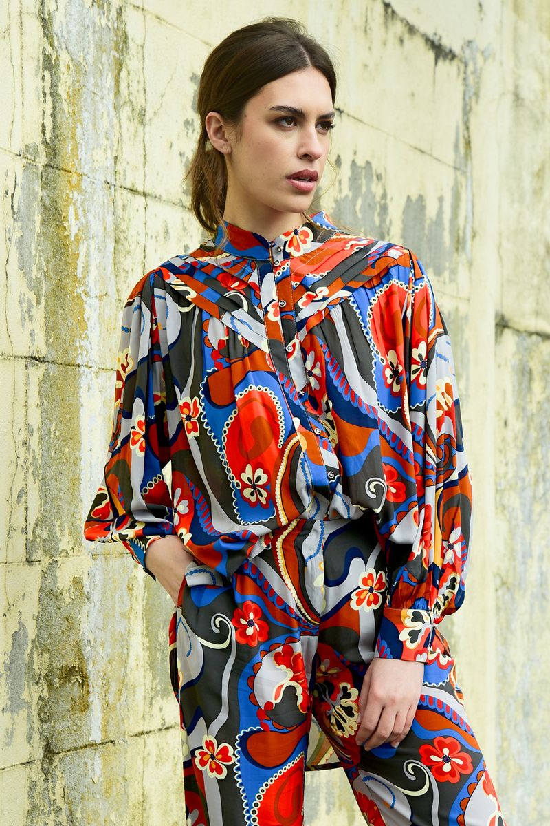 									GOT TO VEE THERE BLOUSE
			