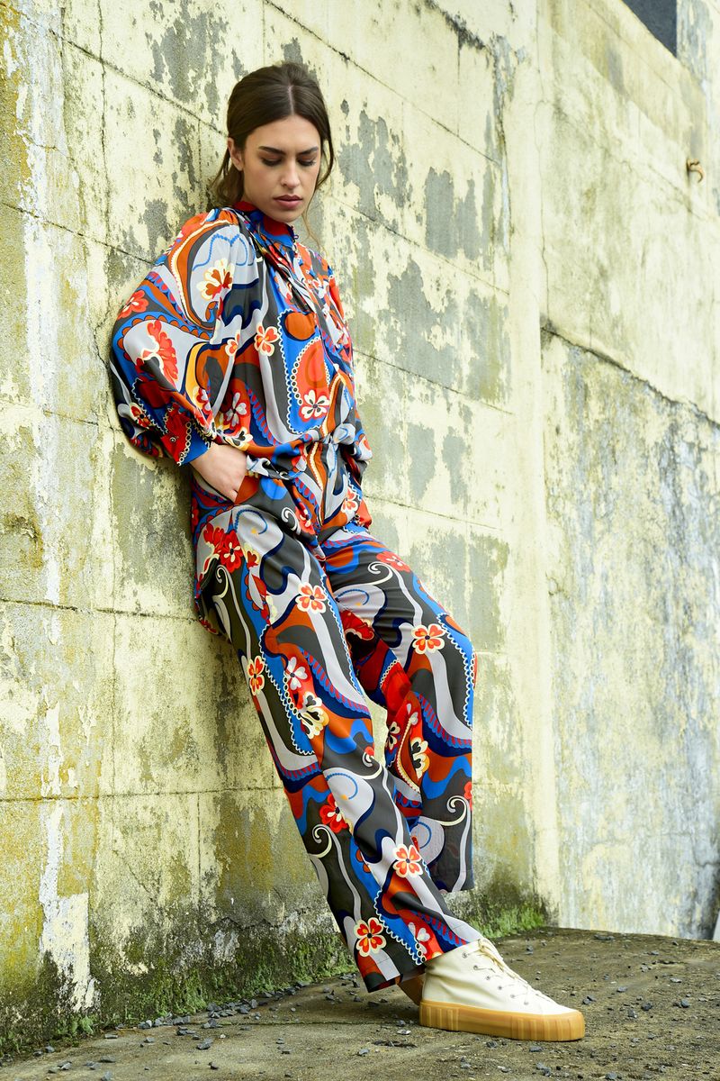 									GOT TO VEE THERE BLOUSE
								, 			STEP BACK IN TIME TROUSER
			