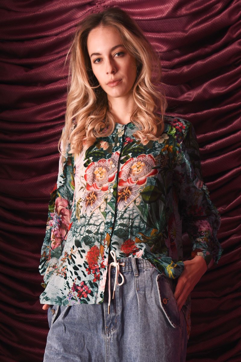 									GOOD LUCK ARM BLOUSE
			