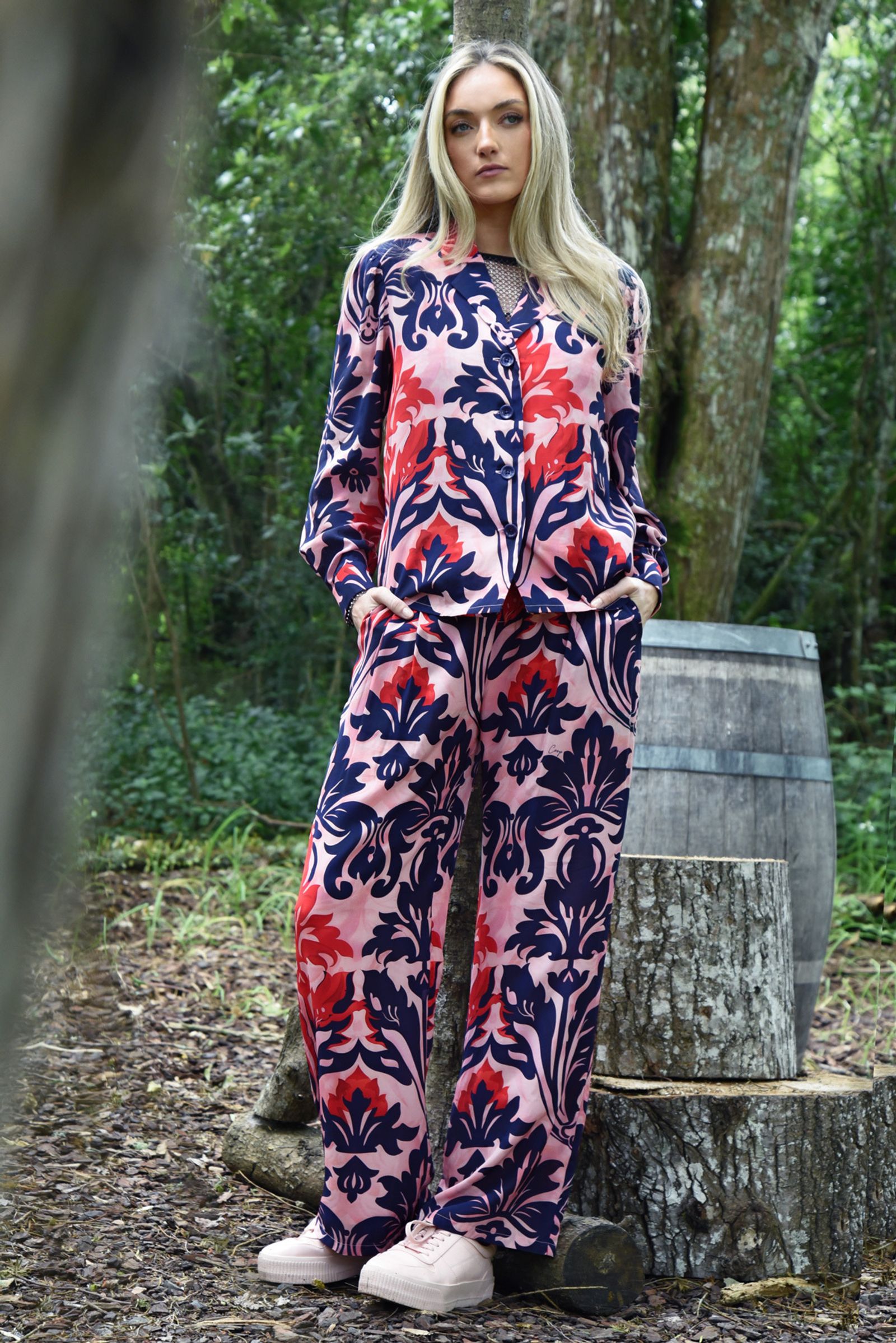 									CAN YOU JACKET SHIRT
								, 			KING STRIDE PANT
			