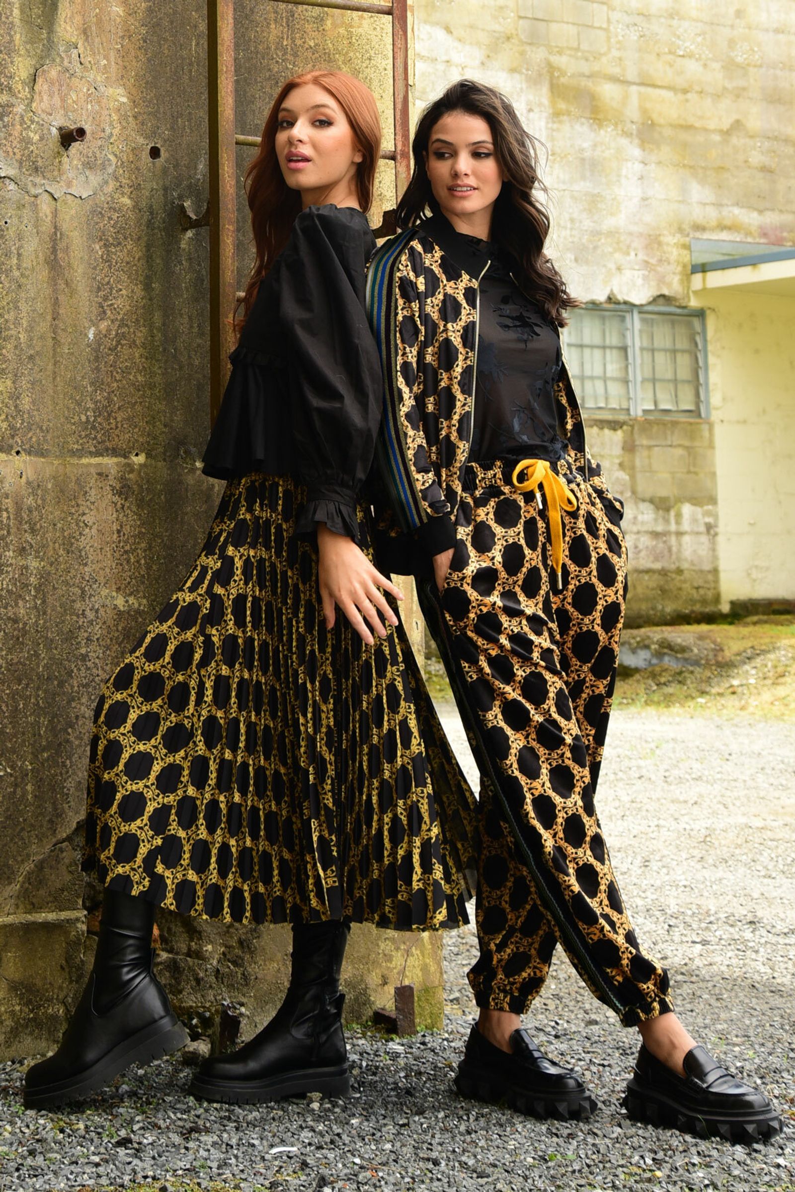 									BOD ICE AGE TOP
								, 			PLEAT OF THE MOMENT SKIRT
								, 			ZIP CODE JACKET
								, 			GO VELOUR OWN WAY PANTS
			