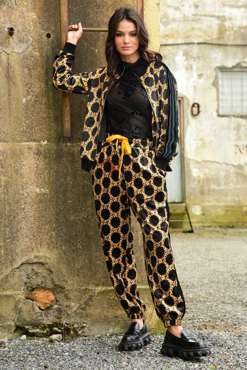 									GO VELOUR OWN WAY TRACK PANTS
								, 			TOP PRIORITY TOP
								, 			ZIP CODE JACKET
			