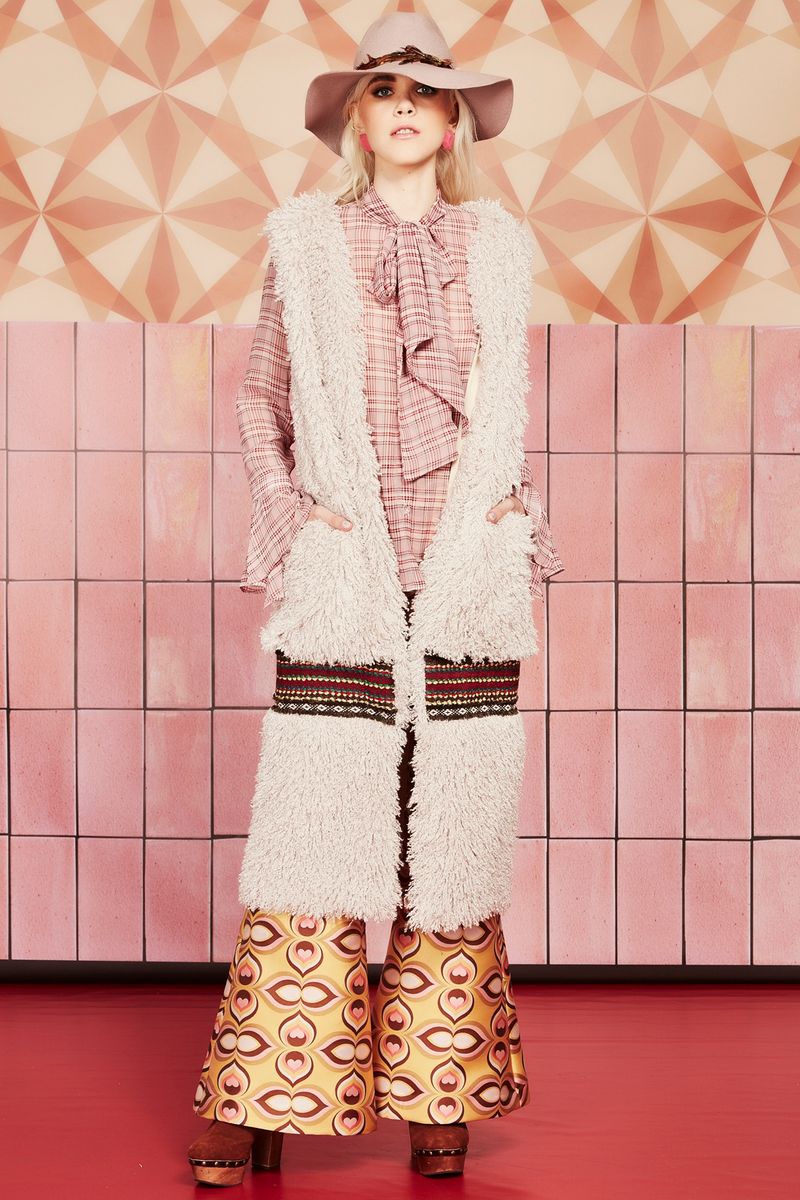 									FUREVER VEST
								, 			TIE HARD TOP
								, 			I'LL BE FLARE PANTS
			