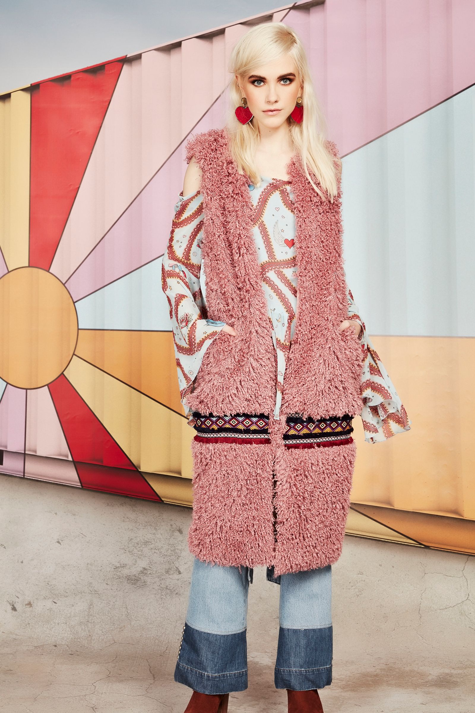 									FUREVER VEST
								, 			COLD SHOULDER TOP
								, 			TIE YA DOWN JEANS
			