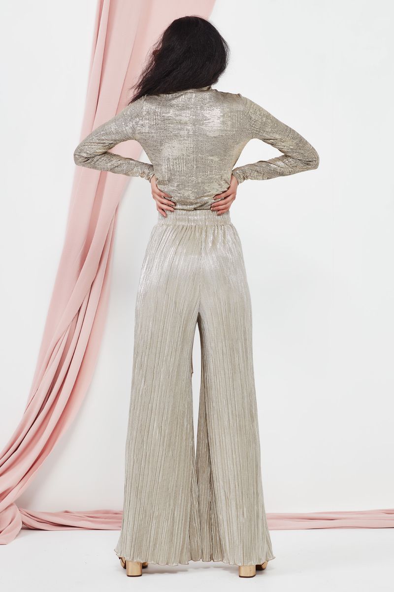 									NECK DEEP TOP
								, 			DEPARTURE LOUNGE PANTS
			