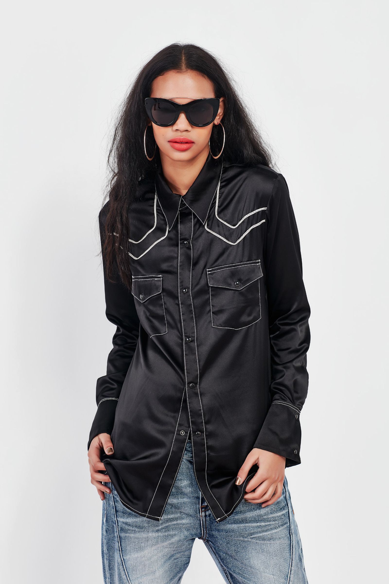 									SATIN STITCH SHIRT
								, 			JEANS COME TRUE JEANS
			